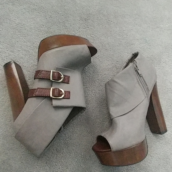 Charlotte Russe Shoes - Adorable! Charlotte Russe Platform Booties sz 8